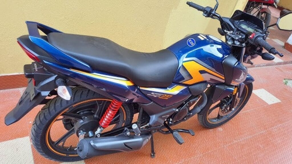 Honda SP 125 एक स्टाइलिश, दमदार और माइलेज फ्रेंडली 125cc बाइक है। जानें इसके फीचर्स, माइलेज, कीमत और परफॉर्मेंस के बारे में विस्तार से।