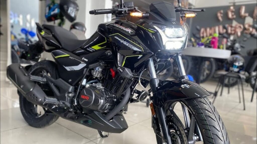 Hero Hunk 150 बाइक दमदार इंजन, शानदार लुक और 53kmpl माइलेज के साथ आती है। जानिए इसकी खासियतें, कीमत और EMI डिटेल्स इस आसान हिंदी रिव्यू में।