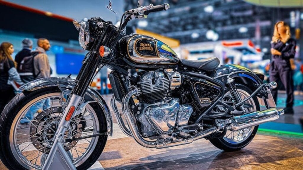 Royal Enfield Classic 250 बाइक जल्द लॉन्च हो सकती है, जिसमें मिलेगा 248cc इंजन, रेट्रो डिजाइन और 35kmpl का माइलेज। जानें फीचर्स, इंजन डिटेल्स और संभावित कीमत।